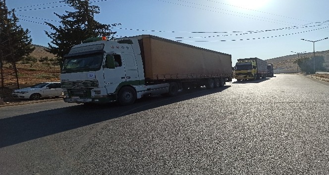 BM'den İdlib'e 74 tır yardım gönderildi